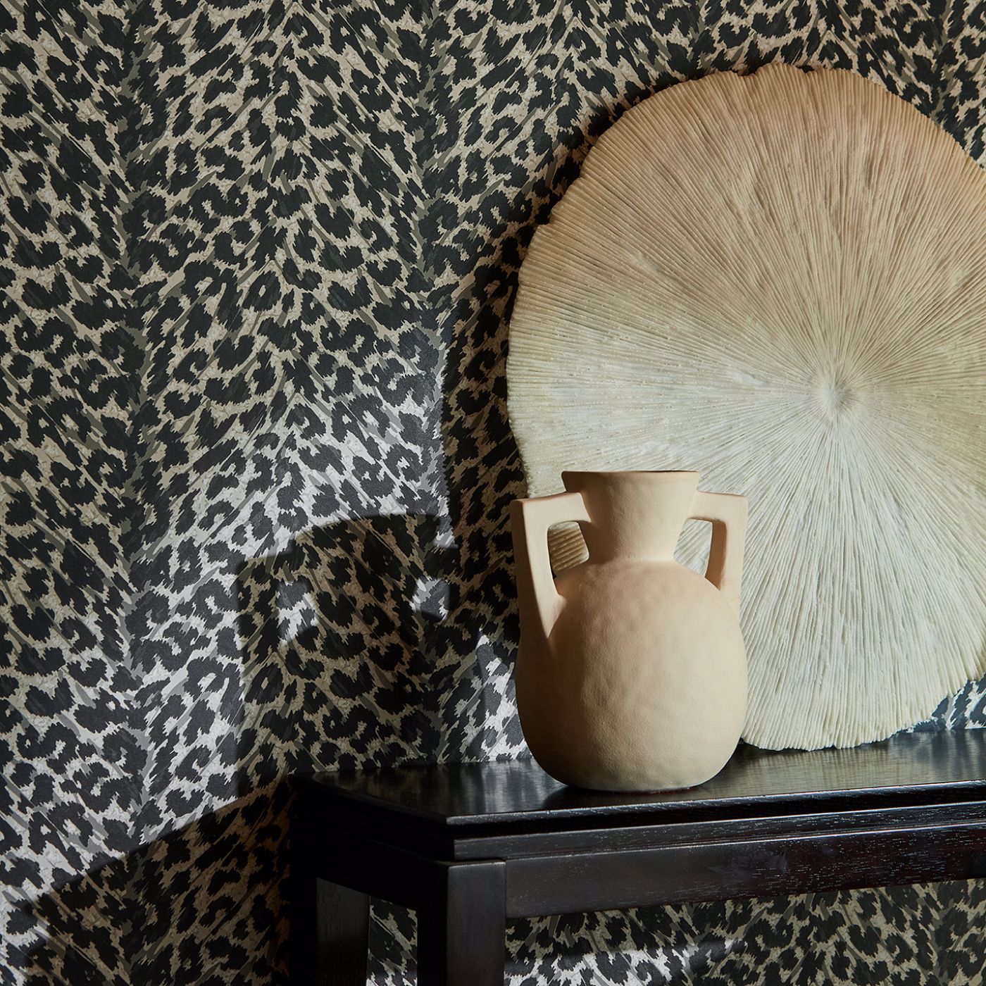 Pokot Noir Wallpaper Sample